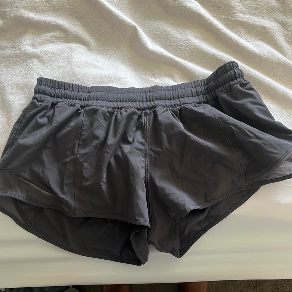 Lululemon hotty hot shorts 2.5”